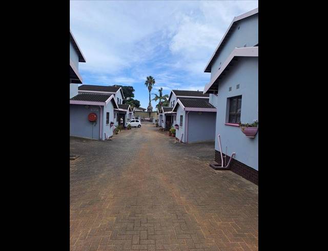 3 BEDROOM TOWNHOUSE FOR SALE IN UVONGO BEACH
